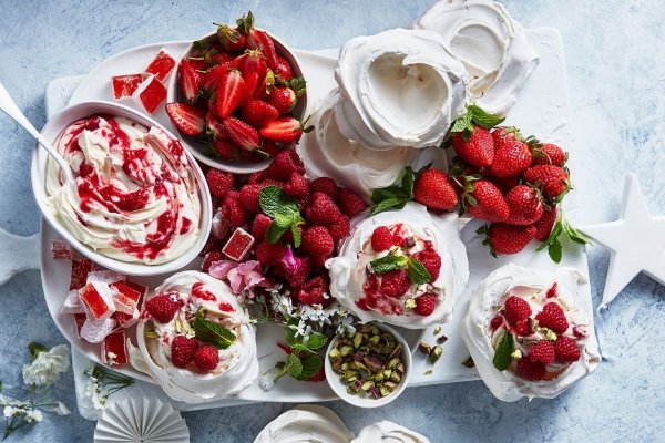 white wings pavlova