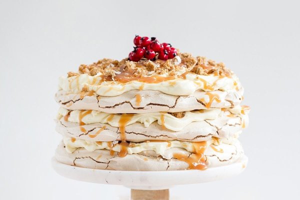 salted caramel pavlova