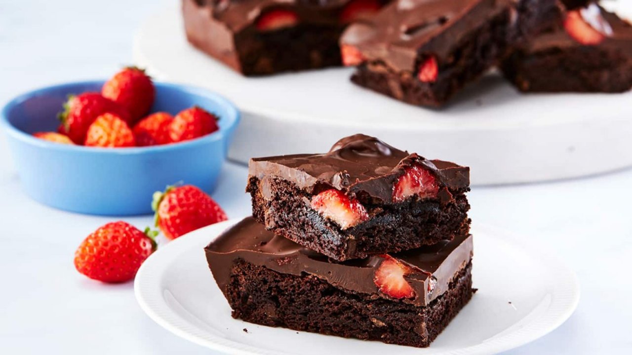 Chocolate Strawberry Brownies | White Wings