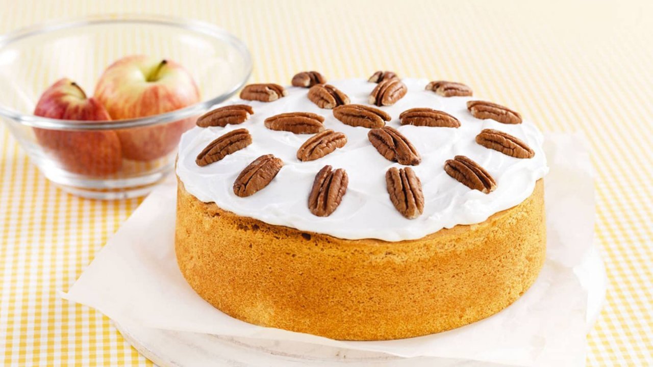 Cinnamon Apple Pecan Cake