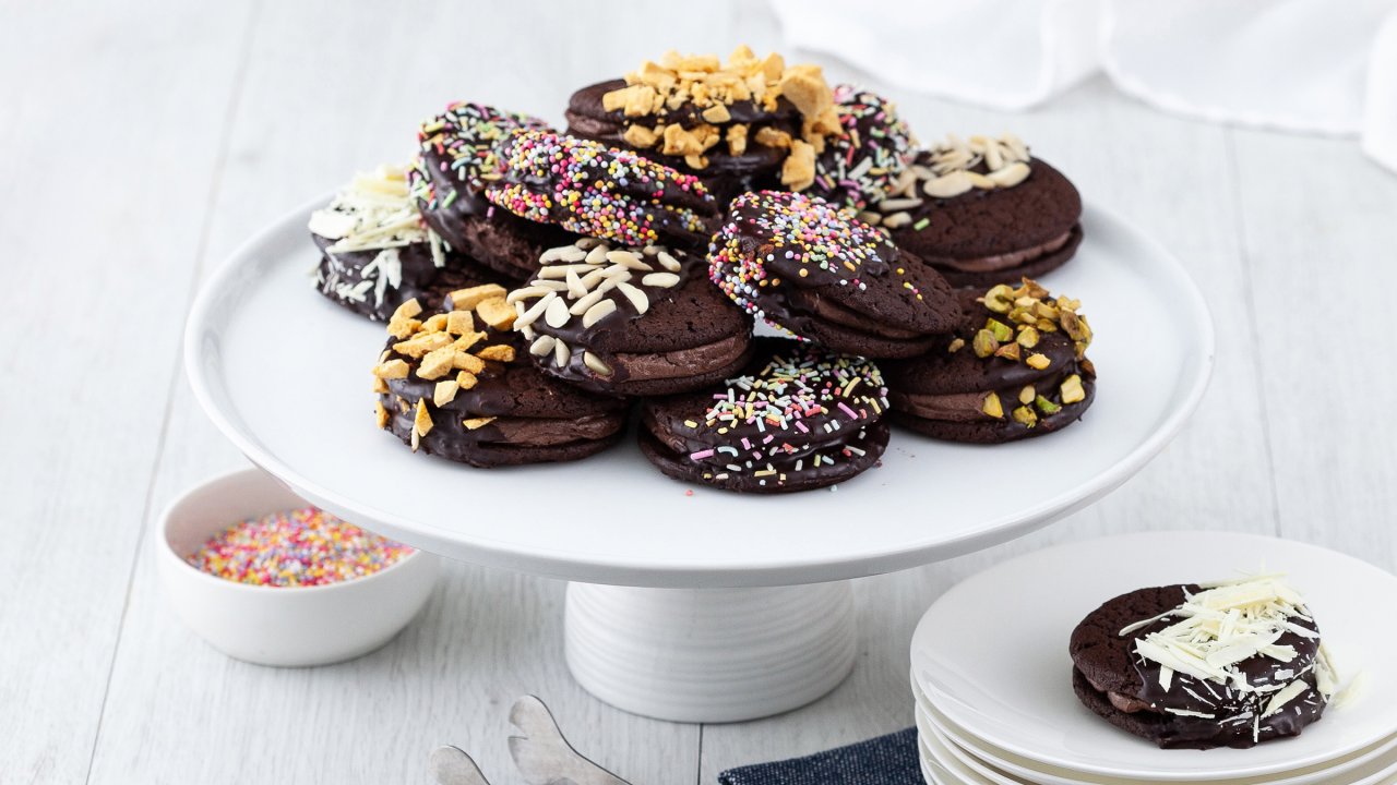 White Wings Triple Choc Cookie Sandwich