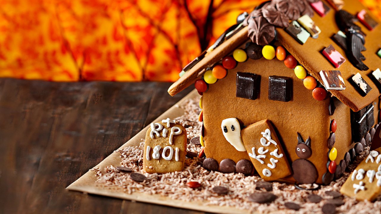 Halloween Haunted Gingerbread House