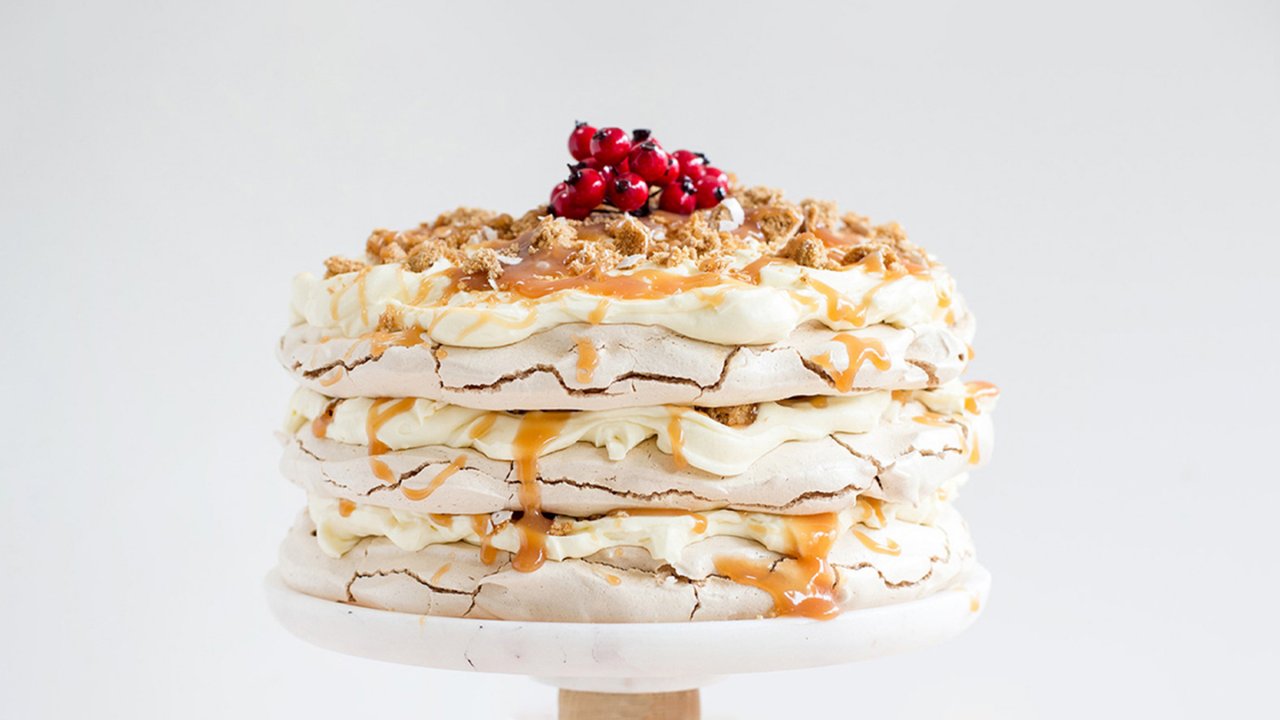 Salted Caramel Gingerbread Pavlova